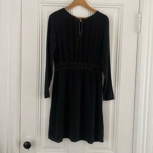 Hartford silk with beaded accents dress - size S
Armpit 10”
Length 38”